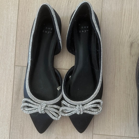 A New Day Black Flats with Sparkling Silver Accents - Picture 1 of 2